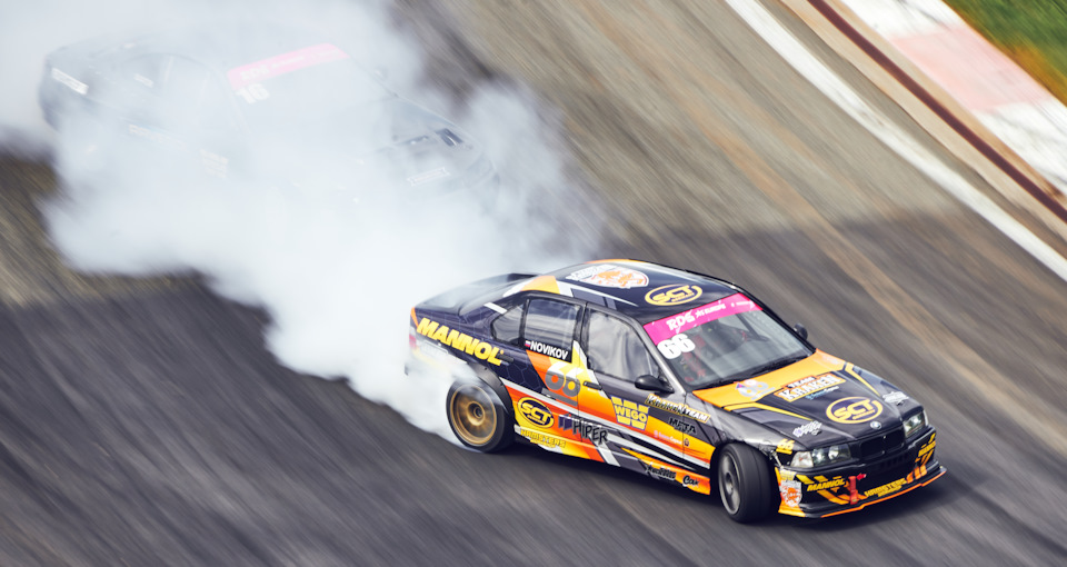 Сколько автомобилей вы видите на фото? — Nissan Silvia (S15)