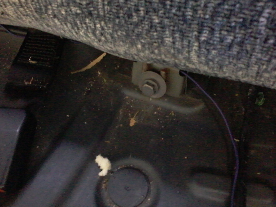 заклинил замок багажника — Renault Logan (1G), 1,4 л, 2007 года ...