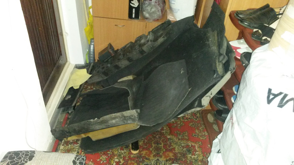 Мойка всего ковролана в багажнике и самого багажника. — Mercedes-Benz C ...