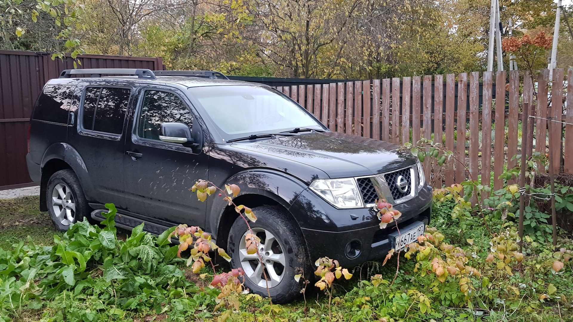 Nissan pathfinder отзывы владельцев. Nissan Pathfinder 1998. Патфайндер 2.5 дизель расход. Ниссан Патфайндер в грязи. ДТП Ниссан Патфайндер и трактора в Москве и Московской.