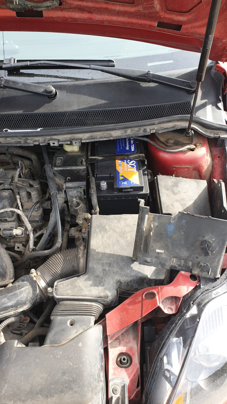 Сюрприз от аккумулятора в дороге — Ford Focus Hatchback II, 1,6 л, 2008 ...
