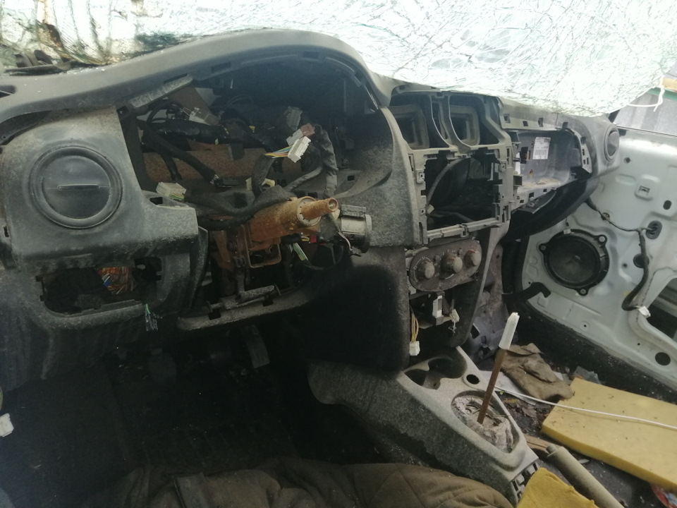 Рено логан запчасти праздничные скидки — Renault Logan (2G), 1,5 л ...