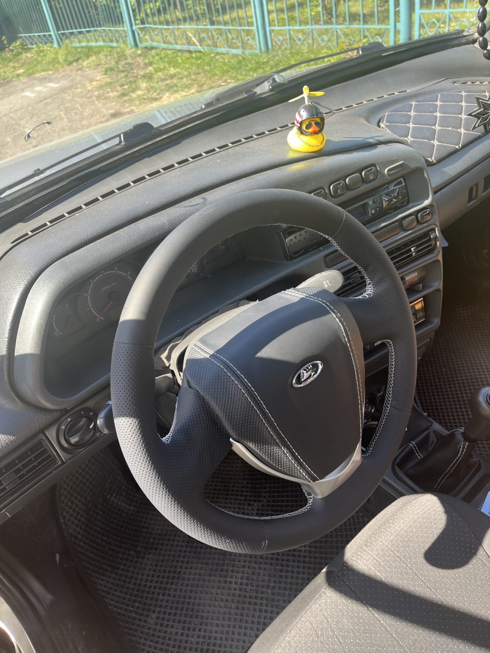 Обтяжка руля и подушки приора 2 — Lada 2115, 1,5 л, 2004 года | тюнинг ...