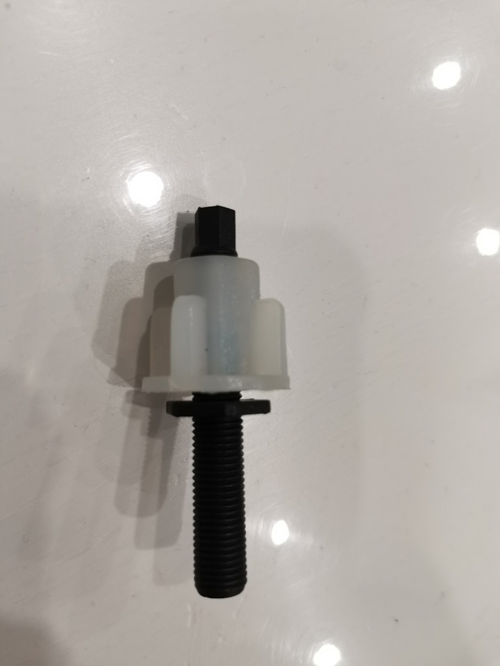Винт с буртиком WHT000260 Зажимная гайка WHT000264 на Skoda Octavia A5 ...
