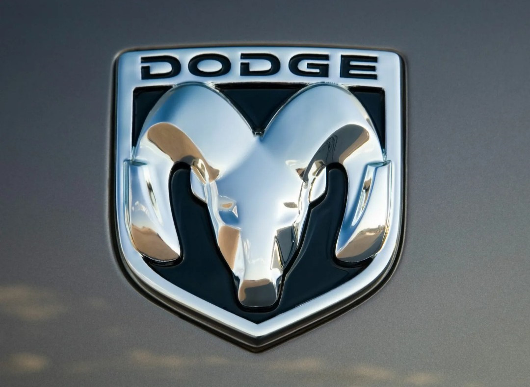 Dodge Challenger значок