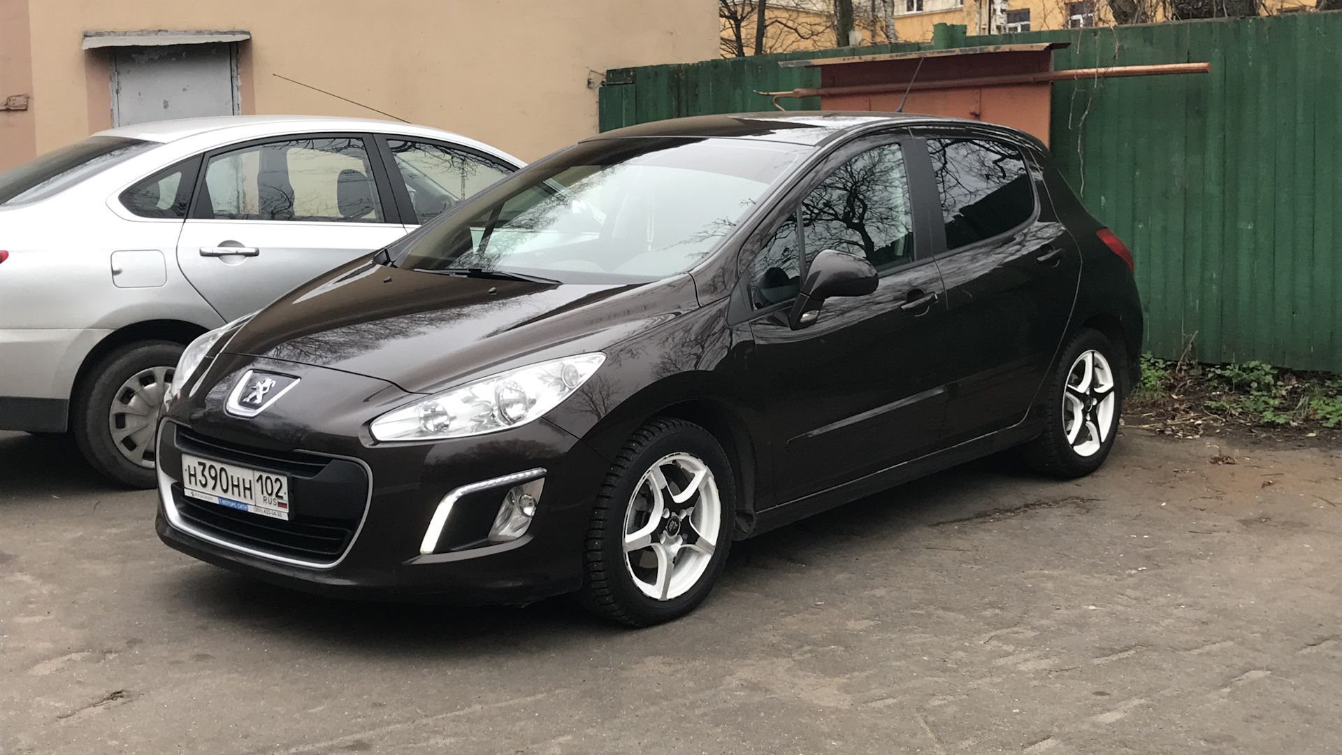 Пежо 308 серый 2012 рестайлинг. Пежо 308 спортиум. Пежо 308 2008 с номер 770 зимой. Пежо 308 с прицепом фото. Peugeot 111.