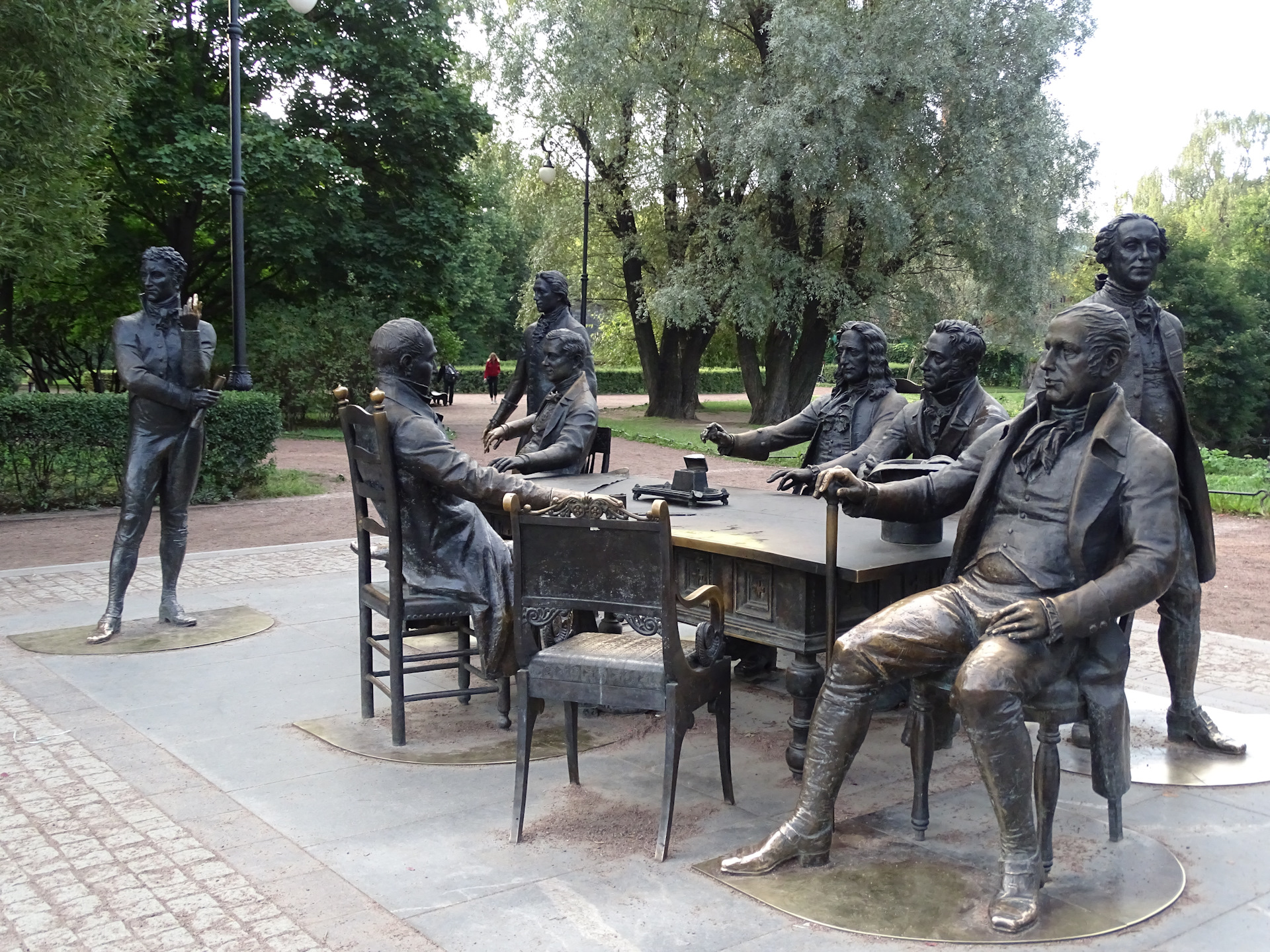 Александровский парк памятники. Скульптурная группа Зодчие Александровский парк. Памятник зодчим Санкт-Петербурга в Александровском парке. Зодчие Санкт-Петербурга в Александровском парке. Зодчие Петербурга Таратынов памятник.