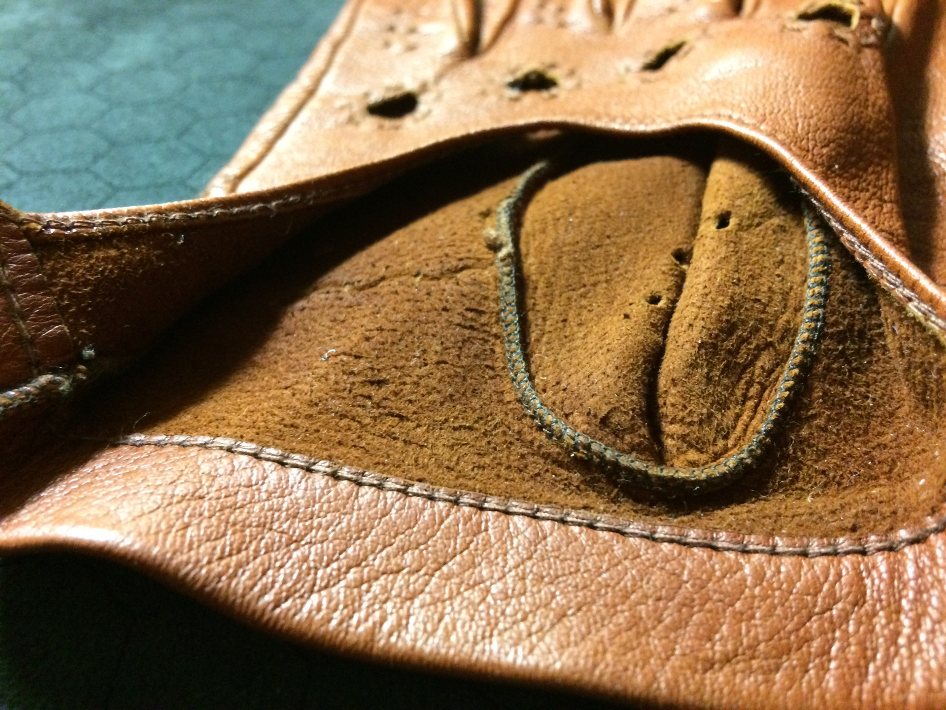 Каким напряжением заряжать акб серебро-кальций»и простой стоковый ...