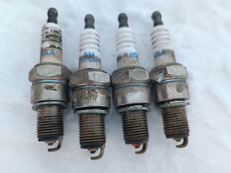 зазор между электродами свечи зажигания регулируют. зазор между электродами свечей зажигания 5мм. какой зазор свечах 406. свечи зажигания 406 двигатель карбюратор. свечи змз 405 евро 2.