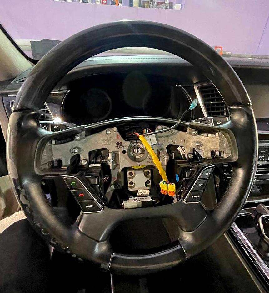 Реставрация кожи подлокотника Range Rover и руля Hyundai Equus ...