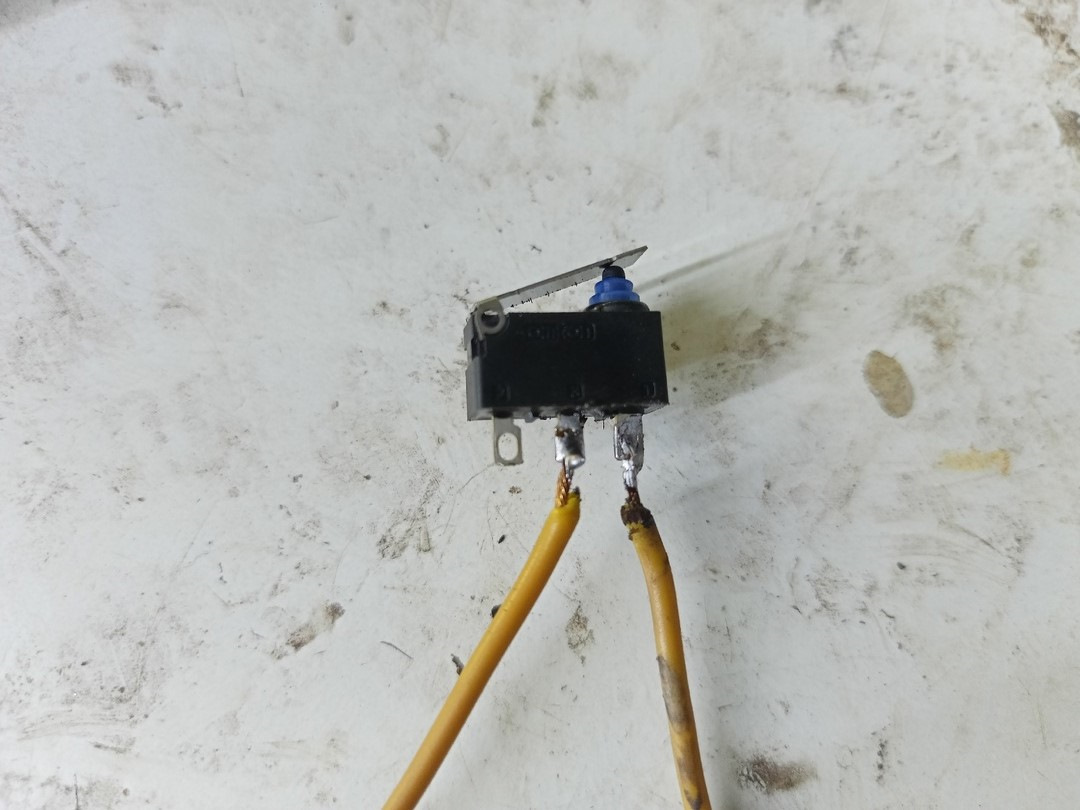 Замена микрика водительской двери — Volkswagen Golf Mk4, 1,4 л, 2000 ...