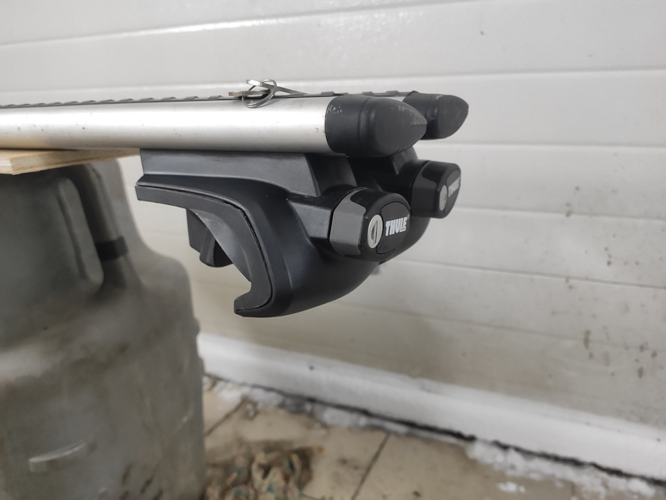 Поперечины Thule wingbar 969 127см+rapid system 757 на Toyota Land ...