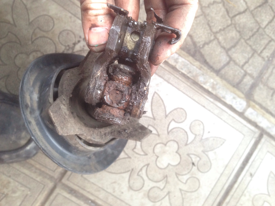 Замена крестовины(рулевого карданчика) — Peugeot Partner, 1,4 л, 2011 ...