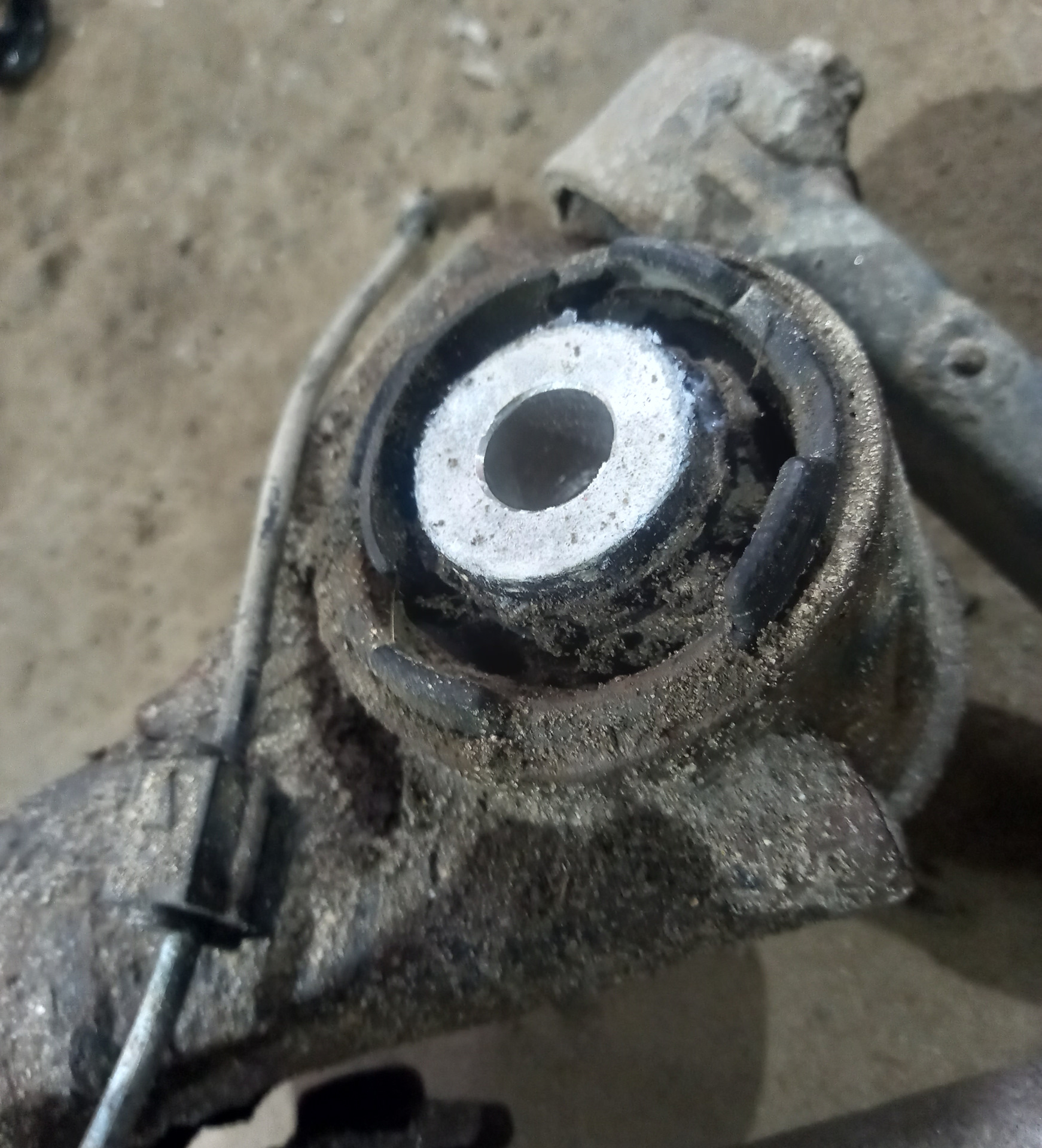 ️ Замена сайлентблоков заднего подрамника — Subaru Forester (SH), 2 л ...