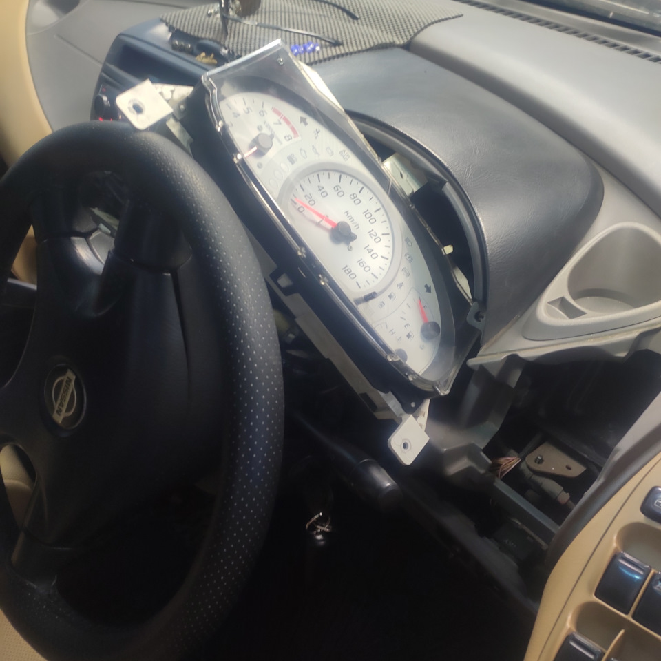 Замена лампочек в приборке — Nissan Tino, 1,8 л, 1998 года | аксессуары ...