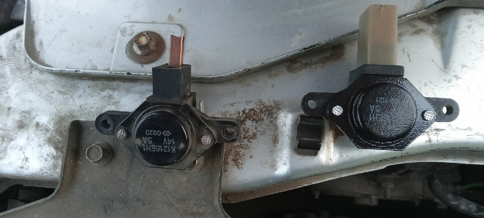 Замена регулятора напряжения на генераторе — Chevrolet Niva (1G), 1,7 л ...