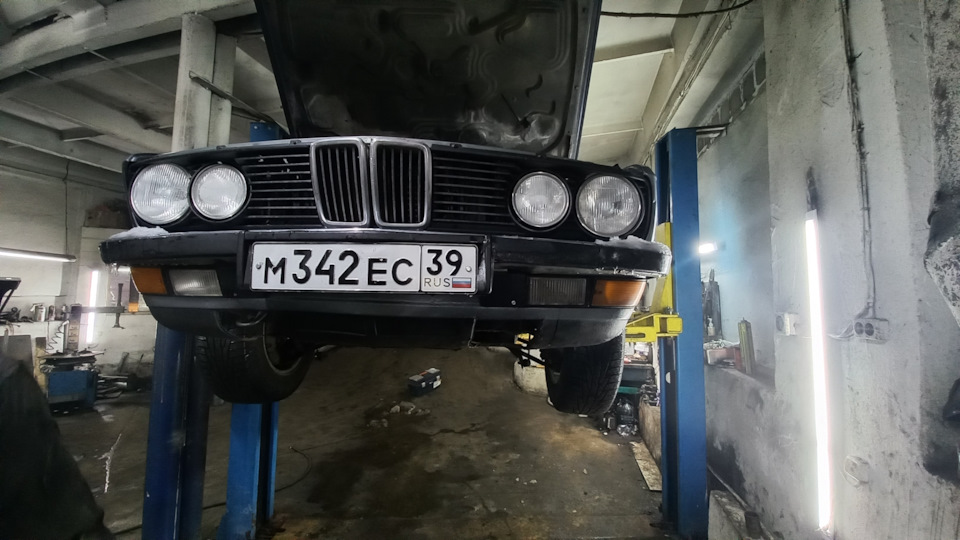 Фото в бортжурнале BMW 5 series (E28)