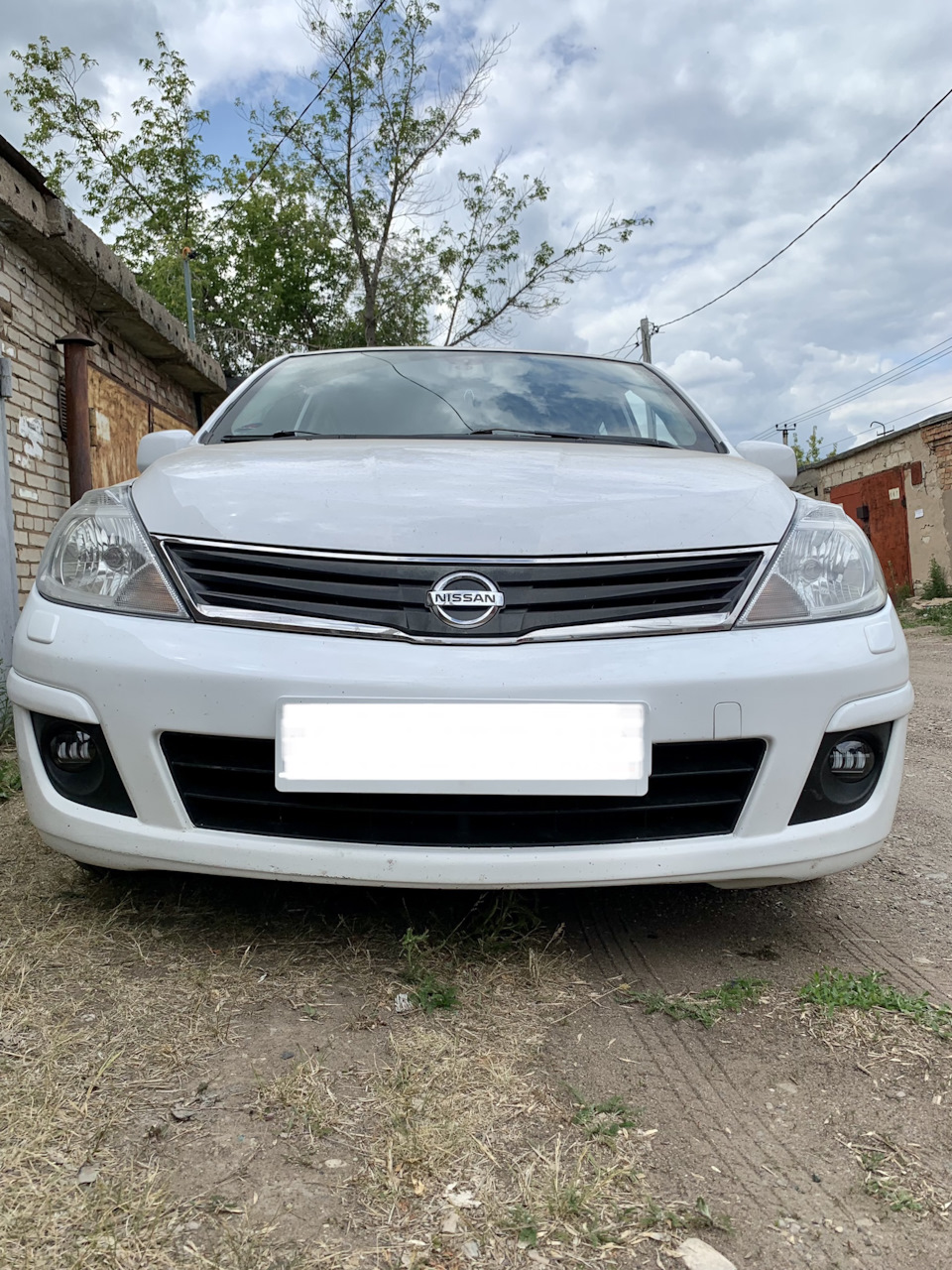 Туманки — Nissan Tiida (1G), 1,6 л, 2010 года | своими руками | DRIVE2