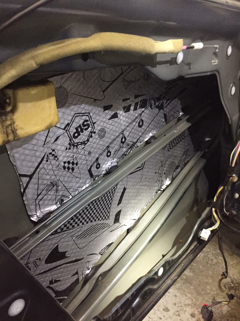 Поставил саб и сразу же поехал шумить двери — Mazda 3 (1G) BK, 1,6 л ...