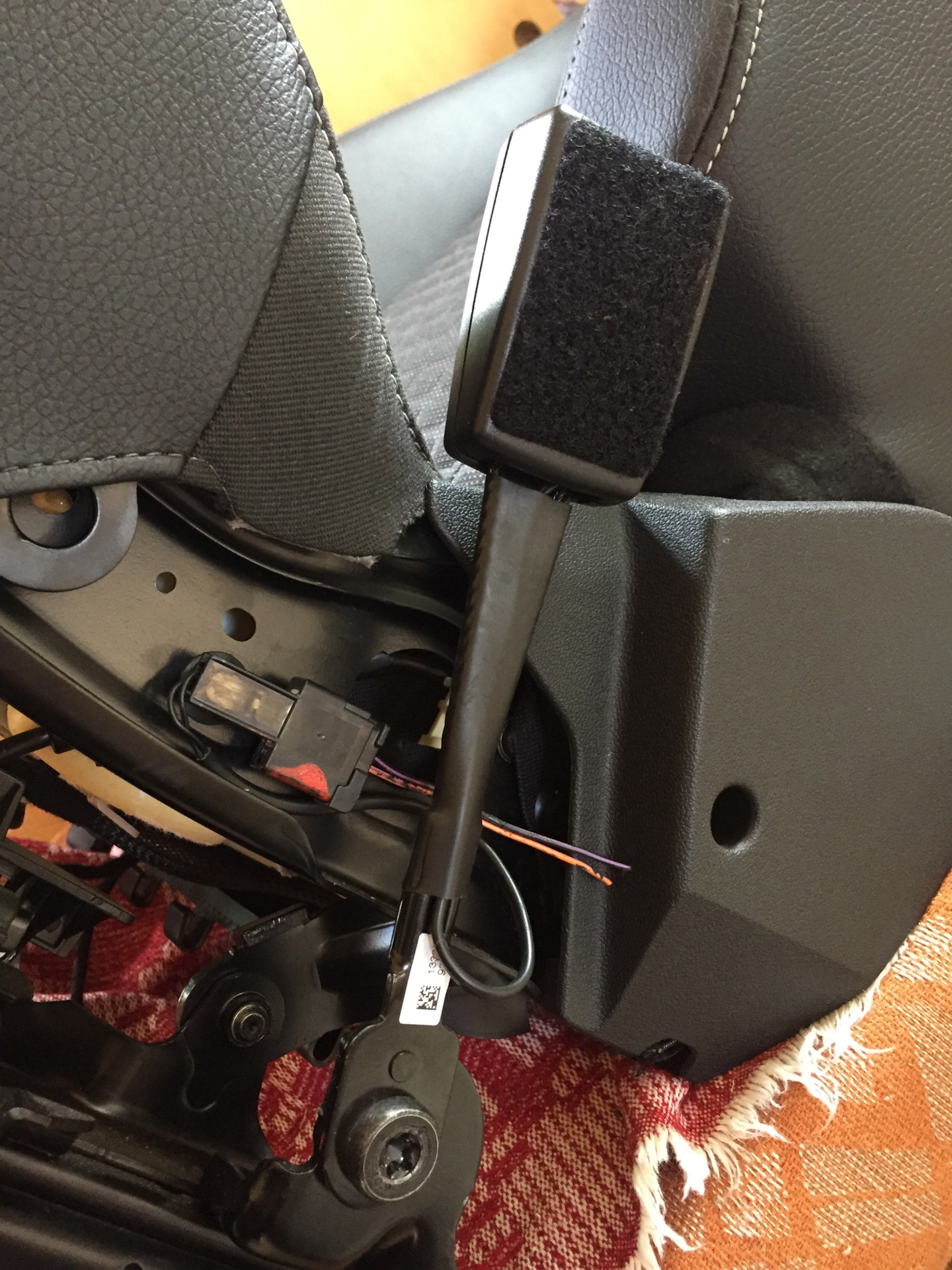 Датчик ремня безопасности и датчик присутствия пассажира — Opel Astra J ...