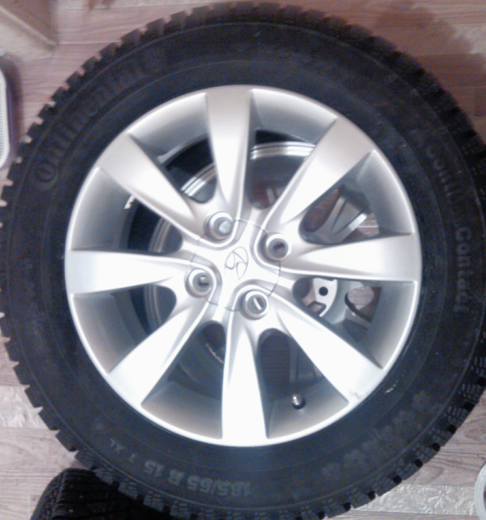 ContiIceContact 185/65 r15 и литые диски Replica r15 — Hyundai Solaris, 1,6  л, 2012 года | шины | DRIVE2