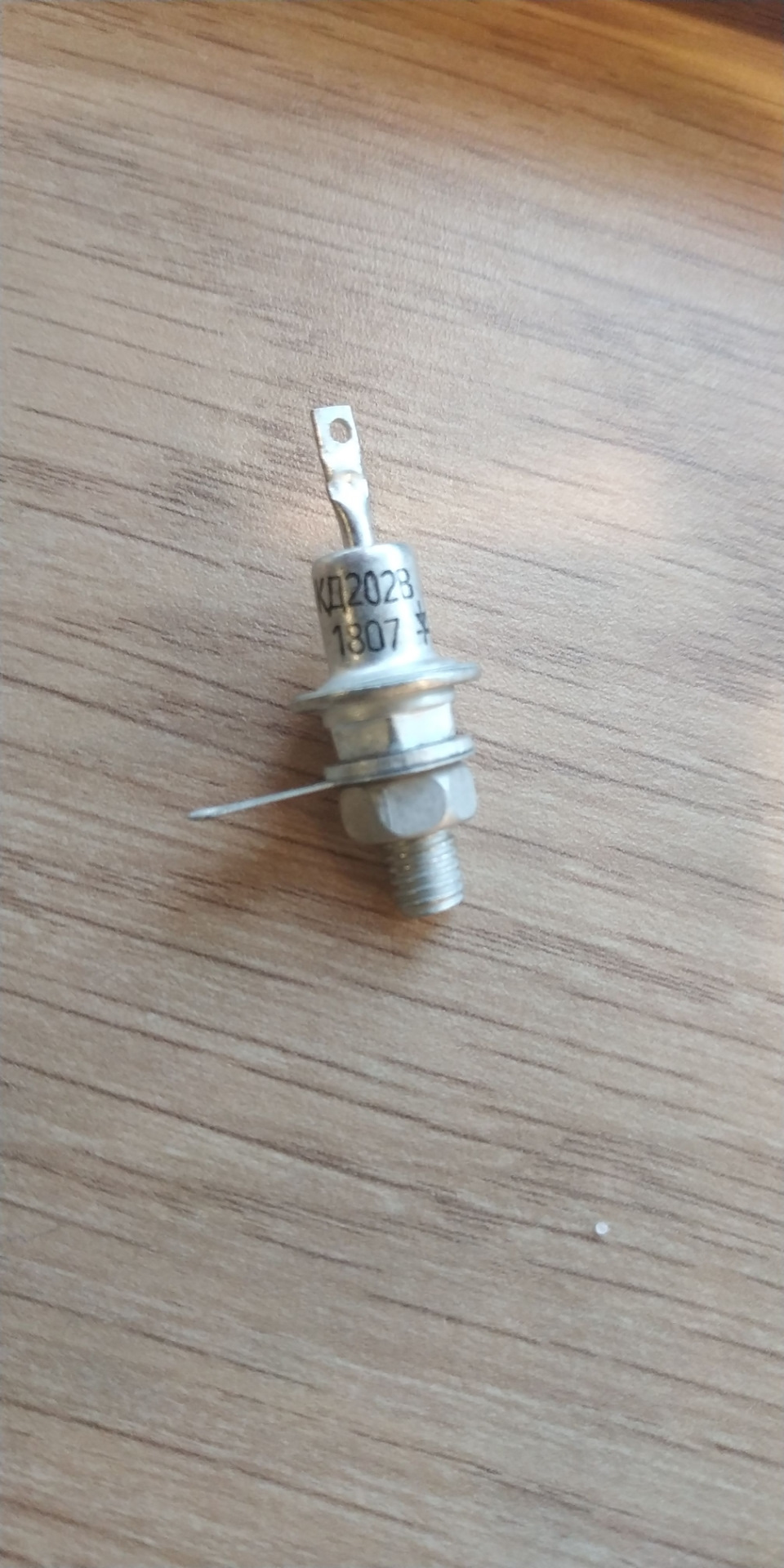 дополнительный диод в генератор ваз 2114. диод в генератор ваз 2110 для повышения напряжения. лампы led задний ход ваз 2110 светодиодные. кд226. диоды ваз.