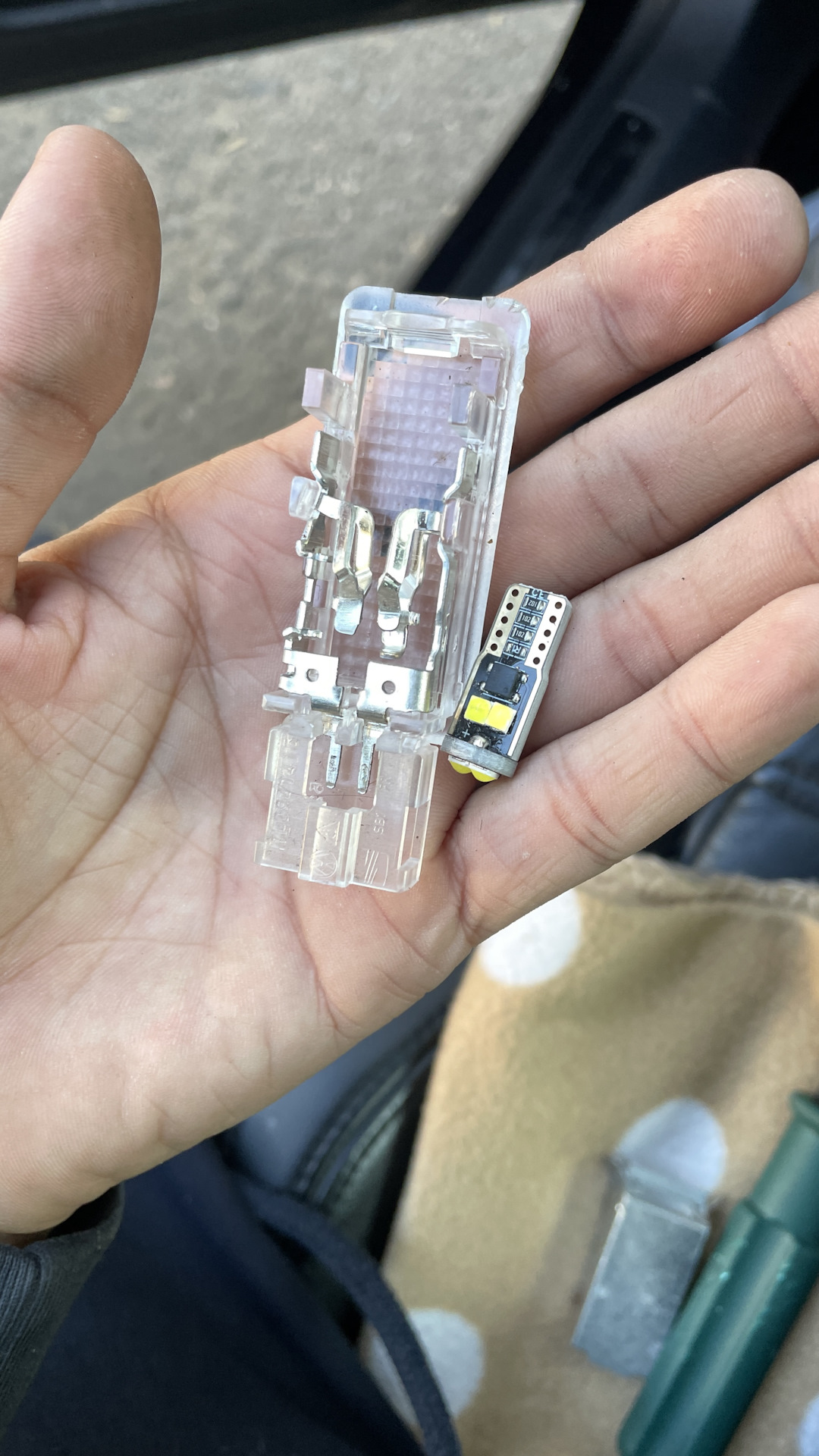 Подсветка пространства ног Led. — Volkswagen Passat B6, 2 л, 2005 года ...