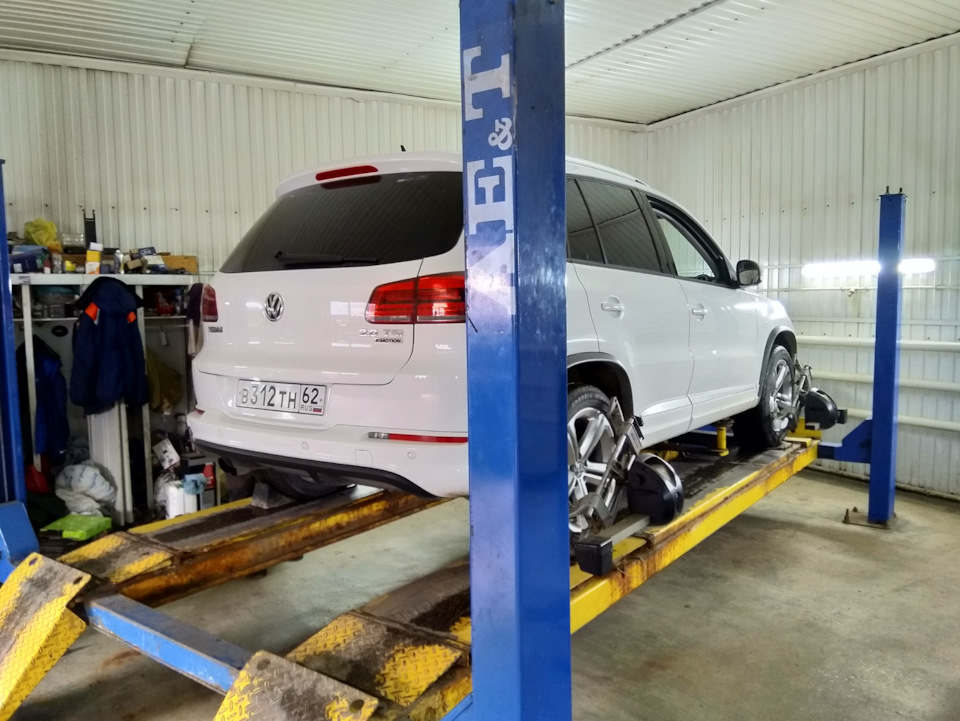 Регулировка развала/схождения — Volkswagen Tiguan (1G), 2 л, 2016 года ...