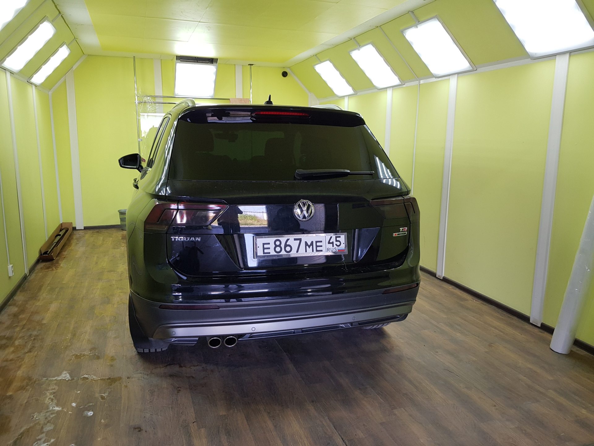 Тонировка задней полусферы и фонарей — Volkswagen Tiguan (2G), 1,4 л, 2017  года | стайлинг | DRIVE2