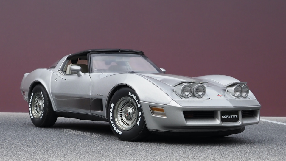 AUTO art 1982 Corvette コレクターエディション 1:18 AUTO art 1982 Corvette コレクターエディション 1:18 AUTO ART