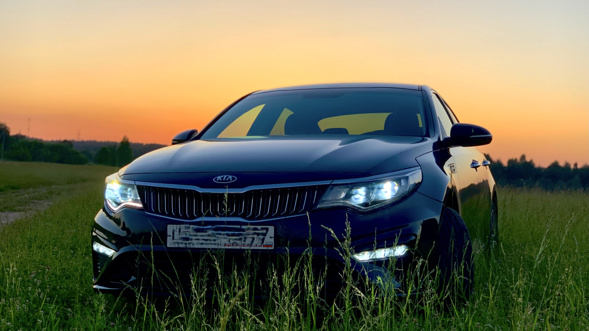 Kia Optima темно синяя