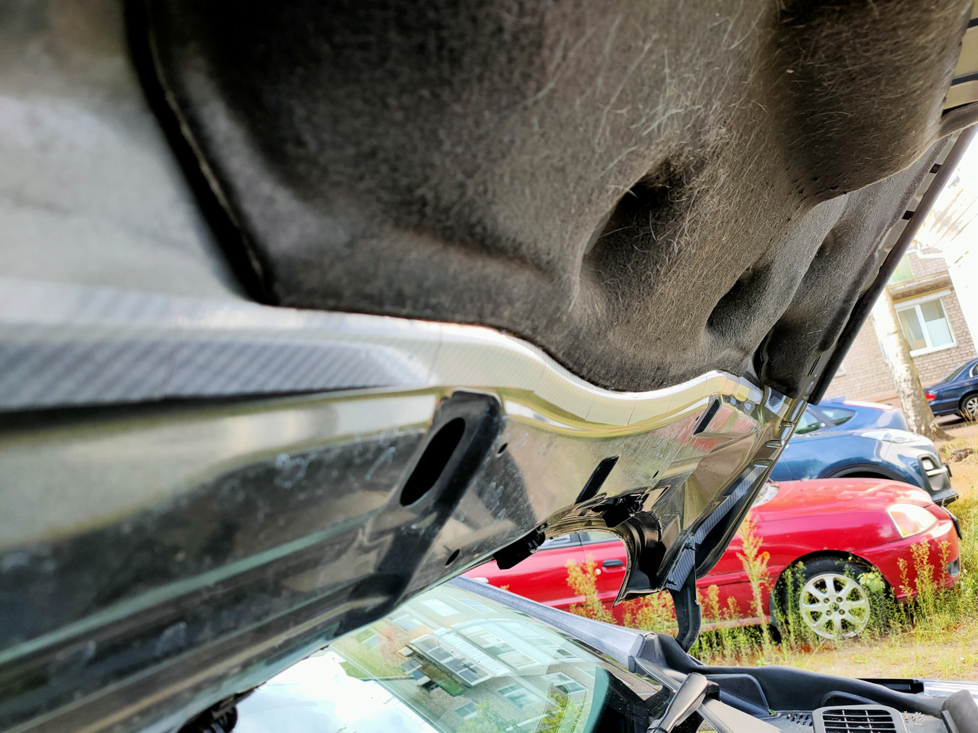 Защита капота от убийственных уплотнителей. — Ford Kuga (2G), 1,5 л ...