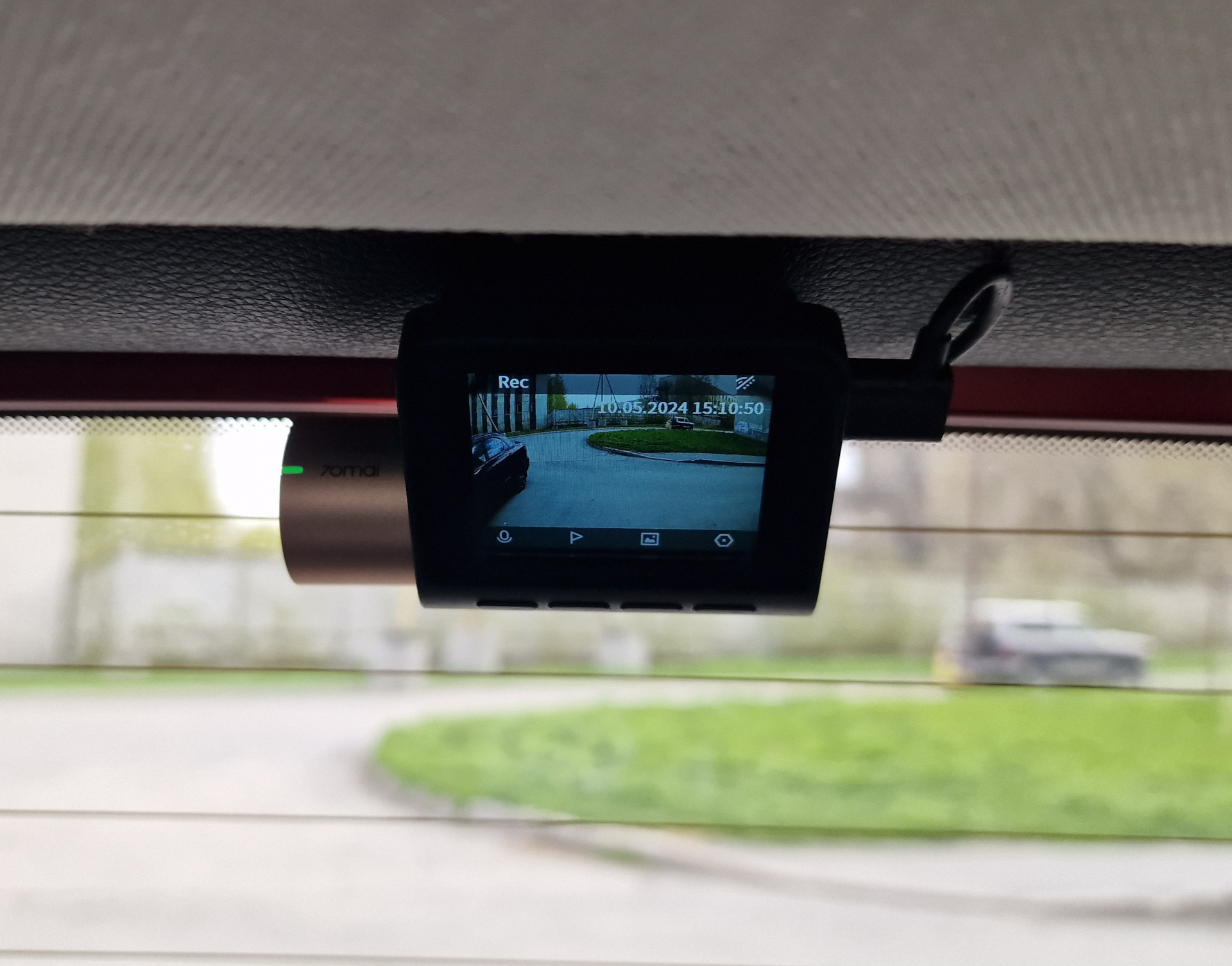Видеорегистратор на заднее стекло. Подкраска. — KIA Soul (3G), 2 л ...