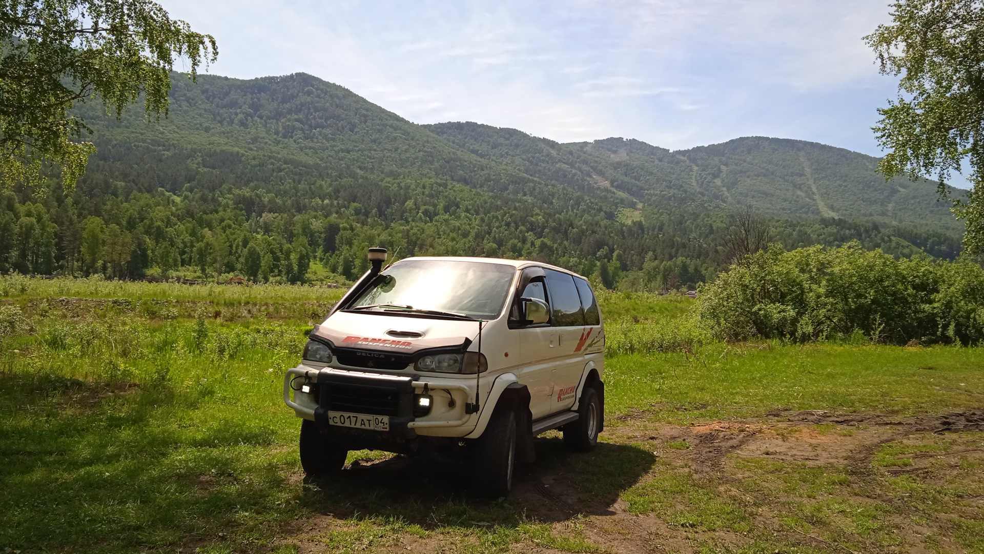 Delica 2023. Mitsubishi Delica 2023. Mitsubishi Delica 4x4. Мицубиси Делика Камчатка. Mitsubishi Delica горы.