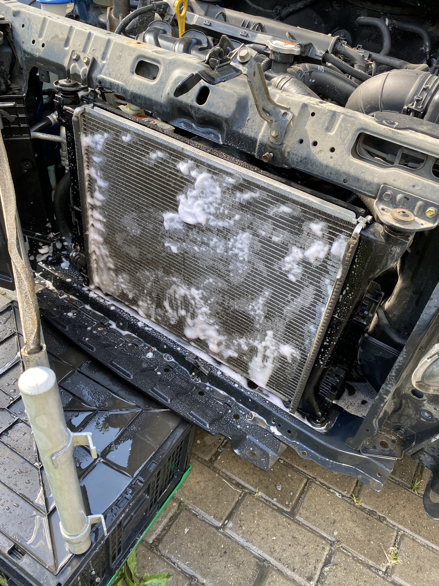 Мойка двигателя и радиатора. Мойка двигателя с подъемника. Мойка двигателя и радиатора. Мойка радиатора. Мойка двигателя и радиатора.