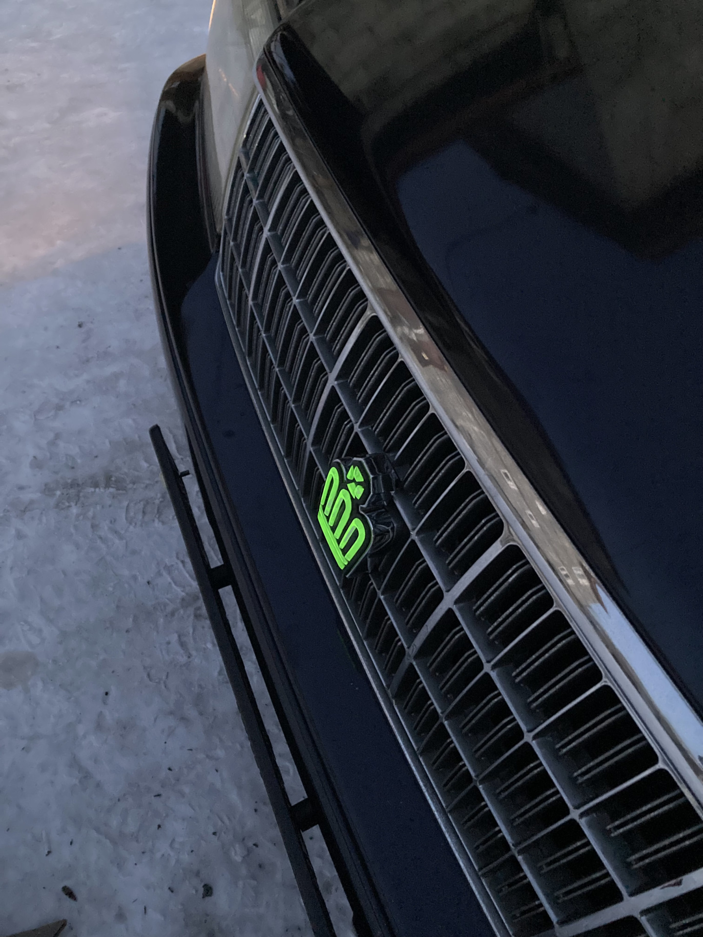 Светящейся корона, эмблема решетки, примерил — Toyota Crown (S150), 2,5 ...