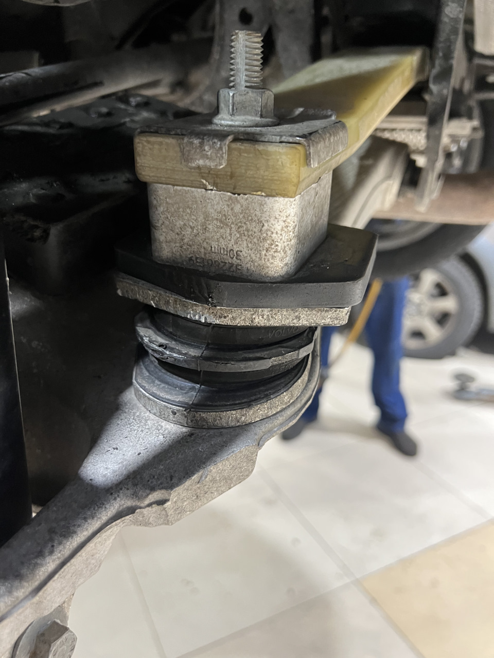 Проставки под рессору — Volvo V90 Cross Country, 2 л, 2020 года ...