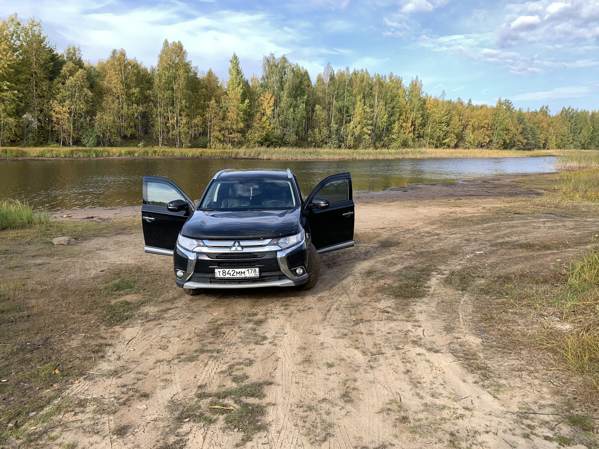 Лапы на капоте и дятел Вуди — Mitsubishi Outlander (3G), 2 л, 2015 года |  просто так | DRIVE2