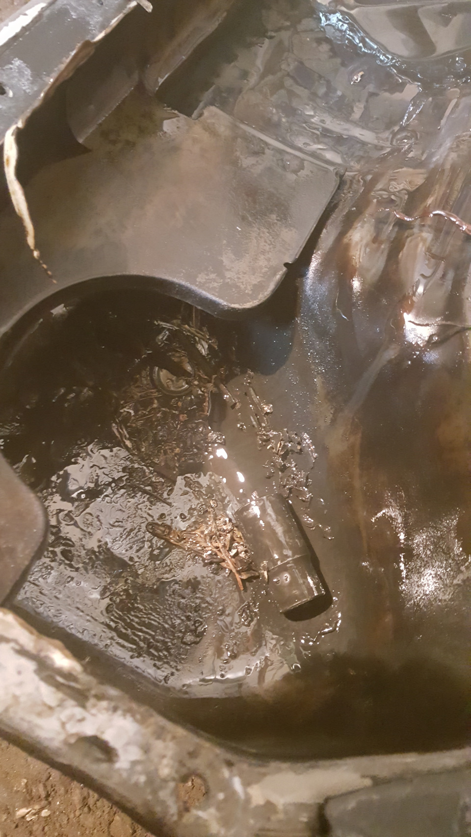 Головка на 17 в поддоне картера. — Lada 4x4 3D, 1,7 л, 1996 года ...