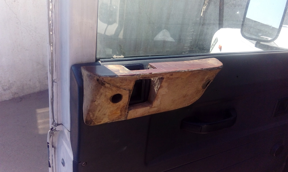 Подлокотник под левую руку. — Land Rover Defender, 2,5 л, 1997 года ...