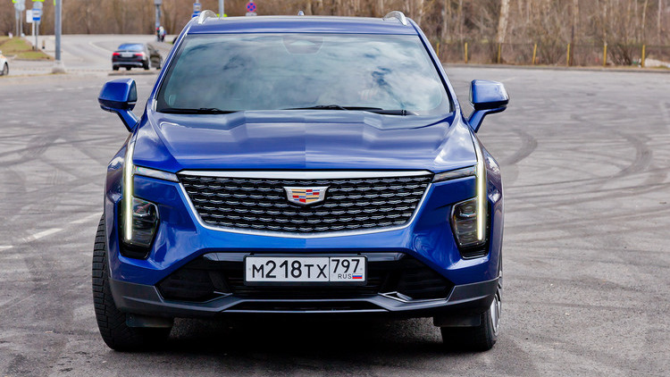 Cadillac XT4 Синий бриллиант