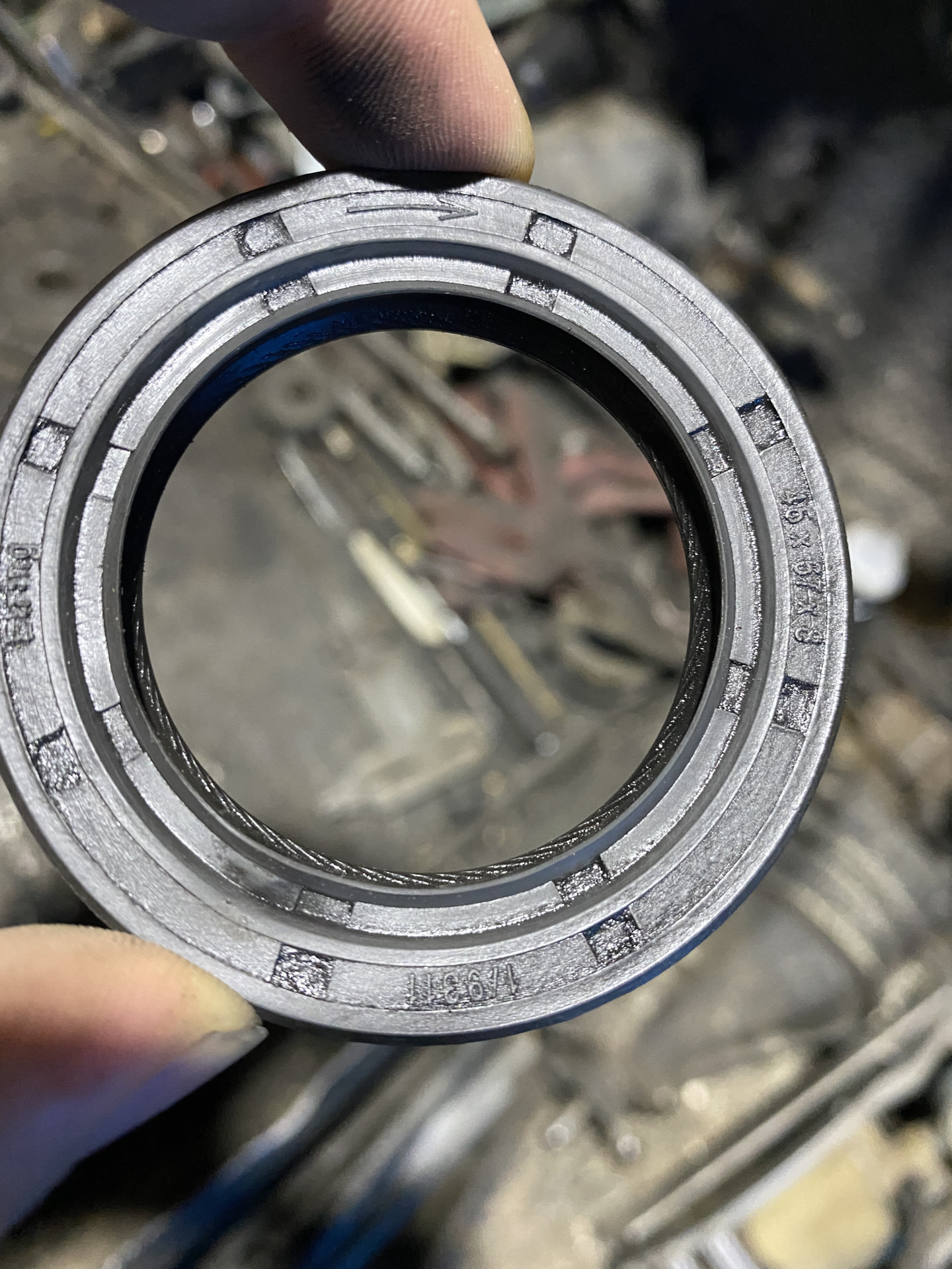 Фланец оригинал и передний коренной сальник — Mercedes-Benz 190 (W201 ...