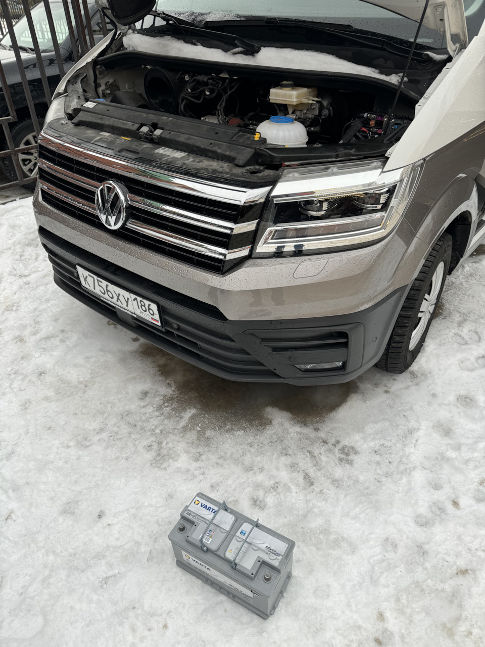 Замена второго АКБ ⚡️⚡️⚡️ — Volkswagen Crafter (2G), 2 л, 2020 года |  поломка | DRIVE2