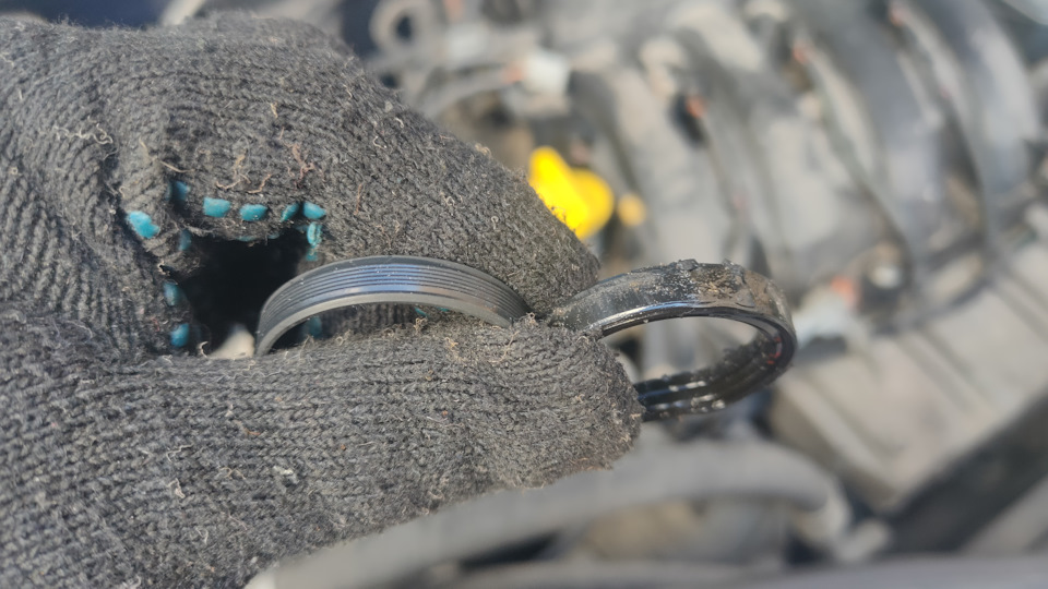 Замена сальника фазорегулятора — Renault Duster (1G), 2 л, 2013 года ...