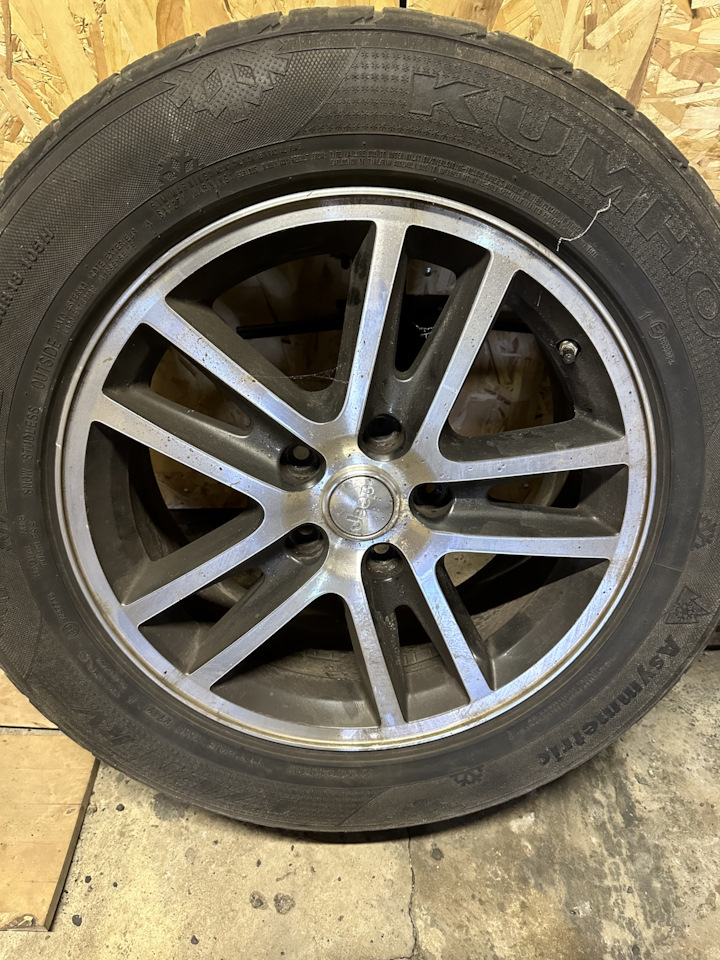 Шины зимние нешипованные Kumho 245/55 R18, литые диски Jeep 7,5Jx18