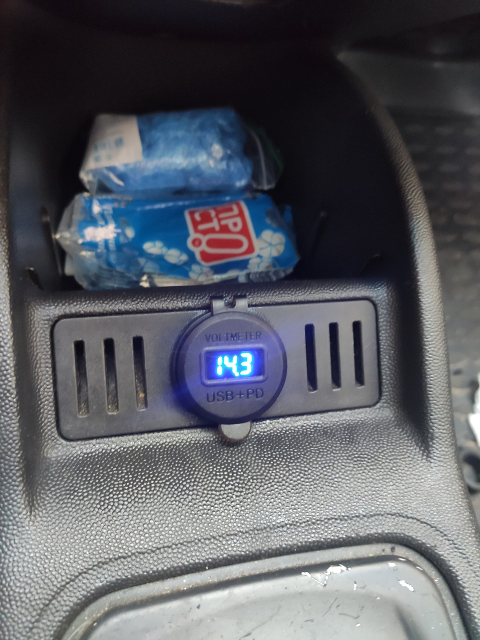 USB розетка вместо прикуривателя — Opel Corsa C, 1 л, 2002 года ...