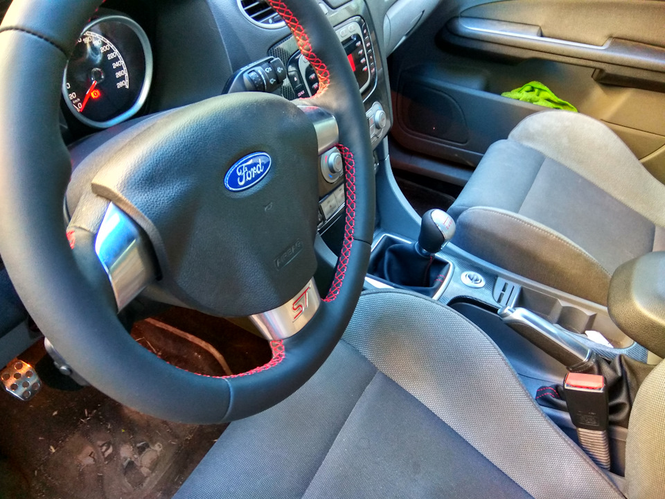 общий вид салона — Ford Focus ST II