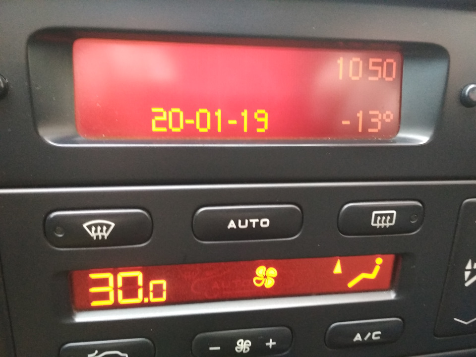 Датчик температуры наружного воздуха (замена) — Peugeot 406 Break, 2 л ...