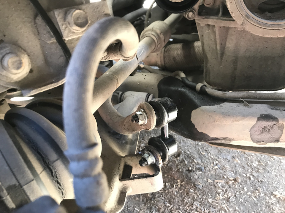 Ремонт стойки стабилизатора, замена датчика АБС, установка пыльника ...