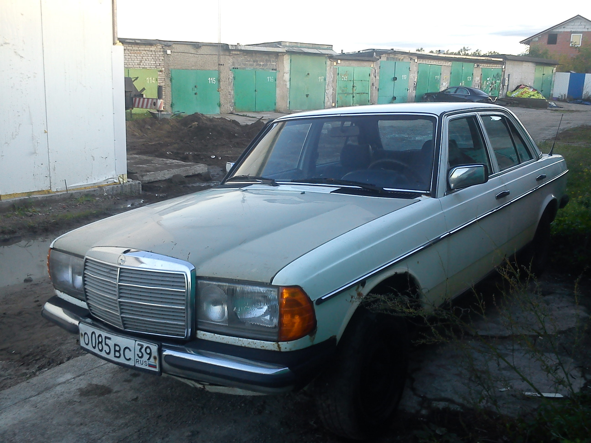 Арабы во все поля — Mercedes-Benz W123, 2,3 л, 1985 года | покупка машины |  DRIVE2